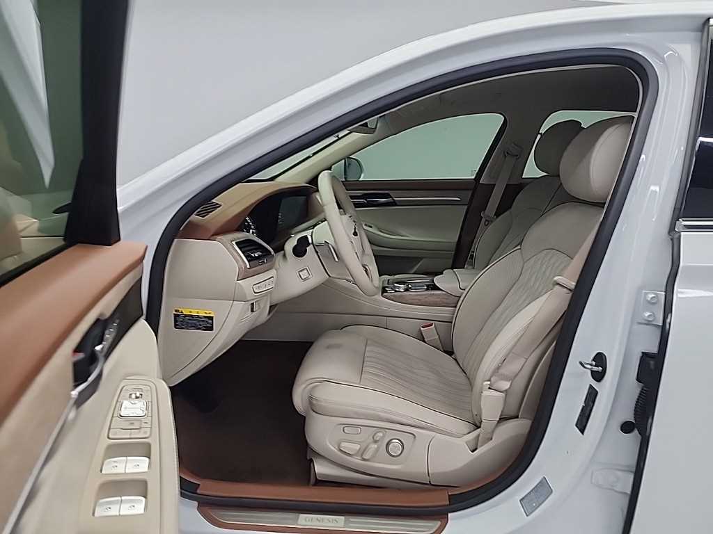 Genesis G90 - Vista 11