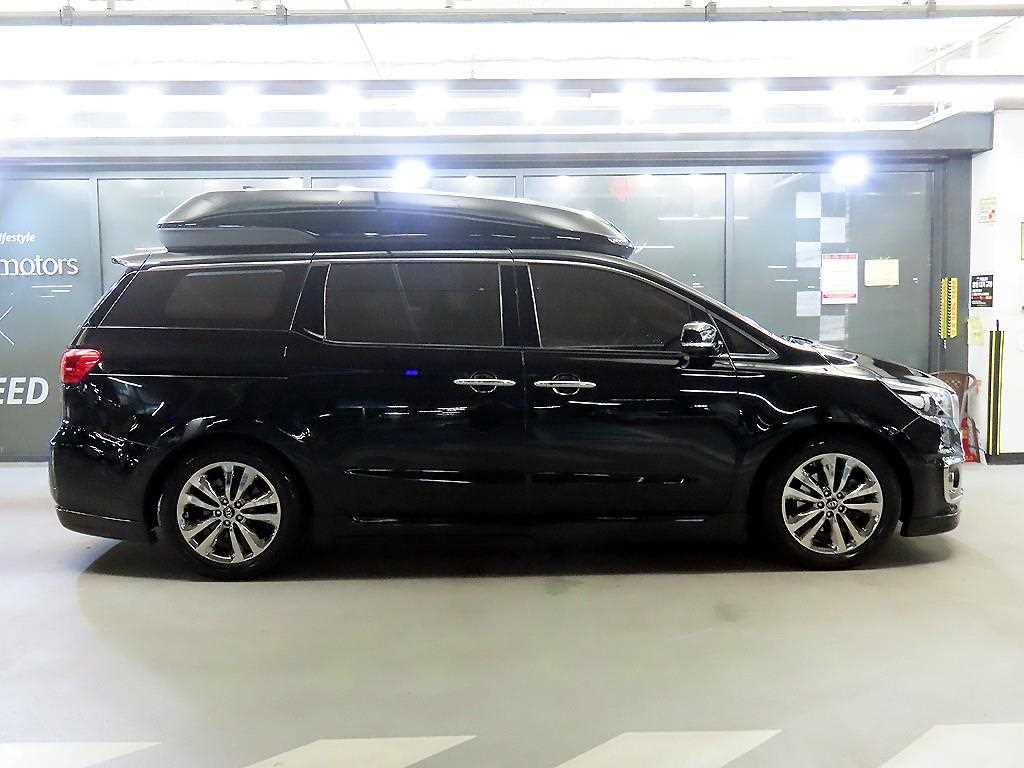 KIA Carnival - Vista 3