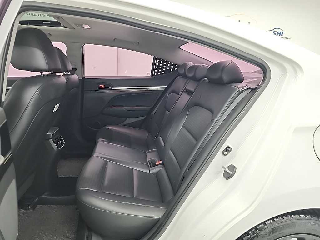 HYUNDAI Avante - Vista 12