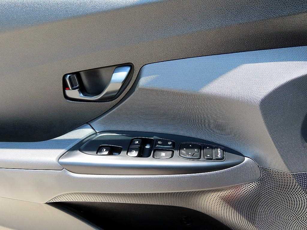 HYUNDAI Veloster - Vista 11