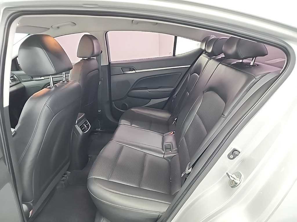 HYUNDAI Avante - Vista 12