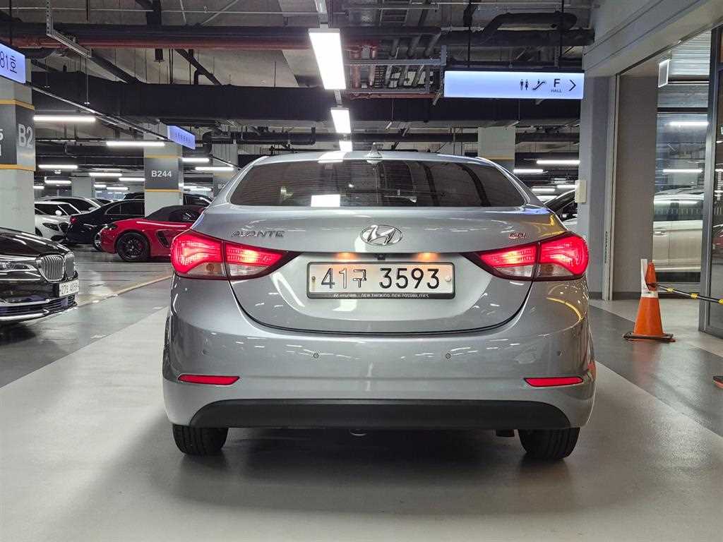 HYUNDAI Avante - Vista 4