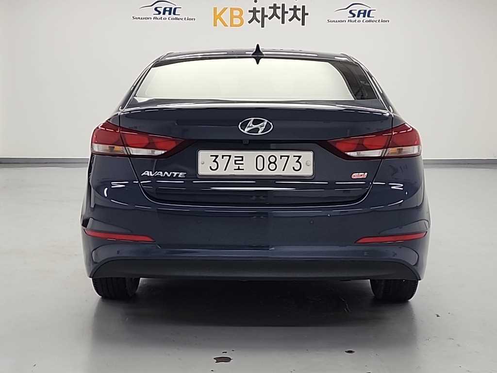 HYUNDAI Avante - Vista 3