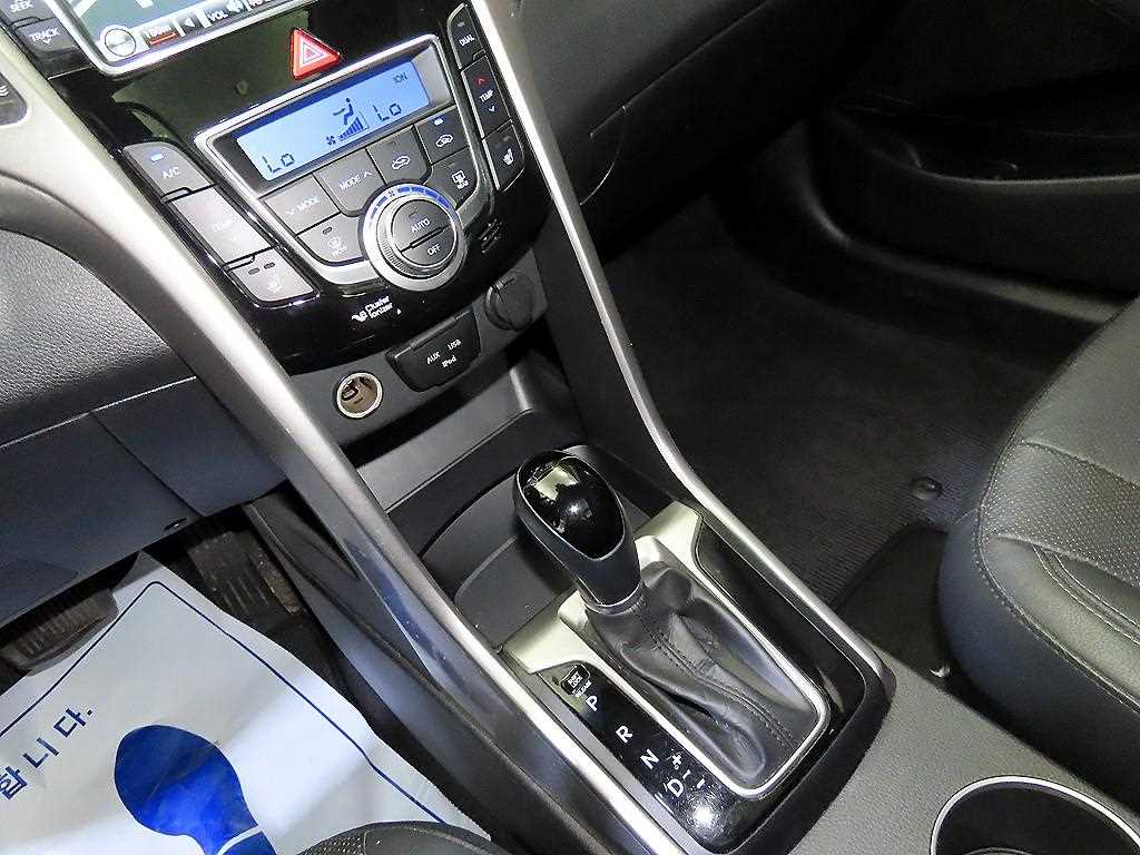 HYUNDAI i30 - Vista 12