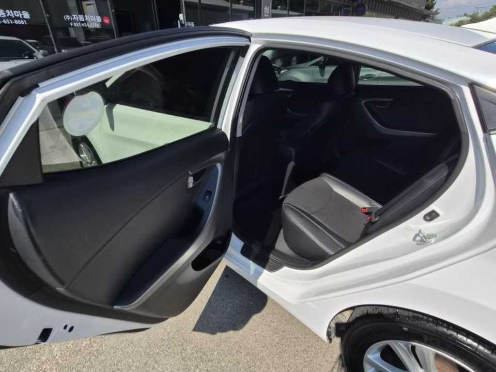 HYUNDAI Avante 2013 Blanco - Importación desde Corea - HF Imports Iquique - Foto 18
