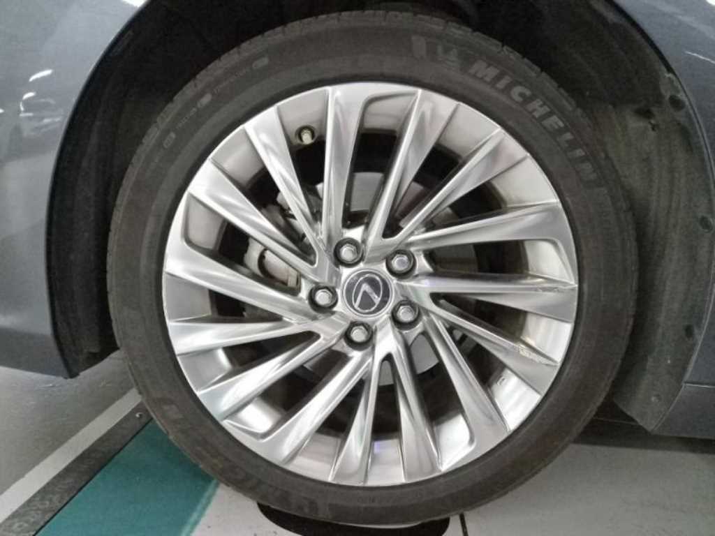 Lexus ES - Vista 8