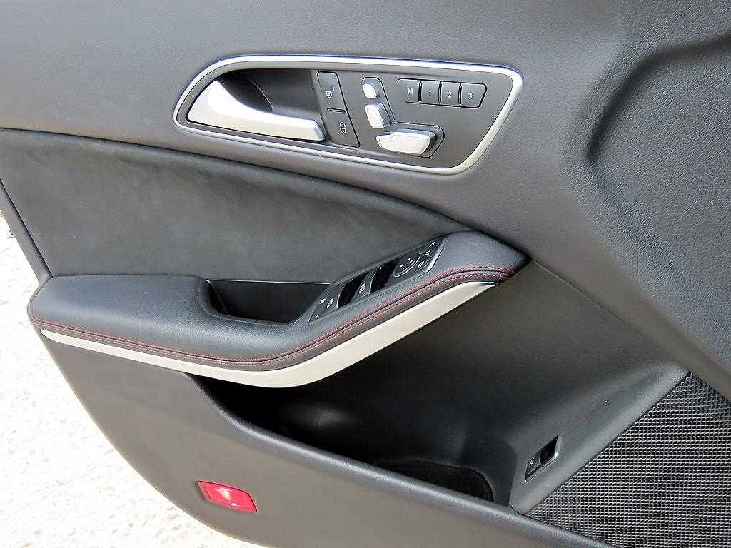 Mercedes Benz CLA Class - Vista 11