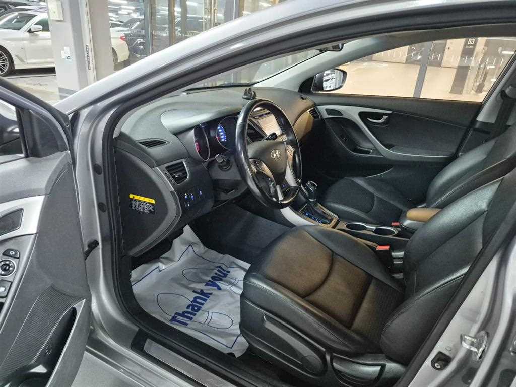 HYUNDAI Avante - Vista 7