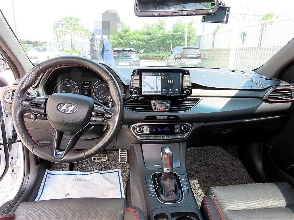 HYUNDAI i30 - Vista 7