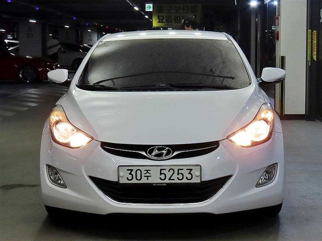 HYUNDAI Avante - Vista 2