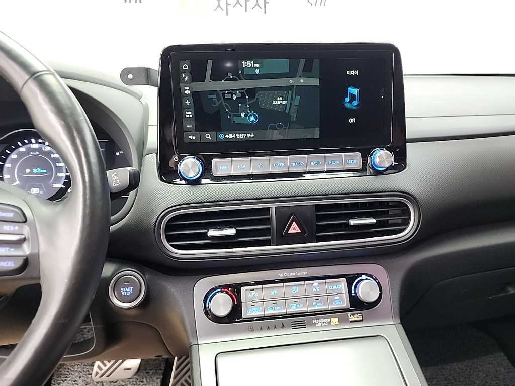 HYUNDAI Kona - Vista 10