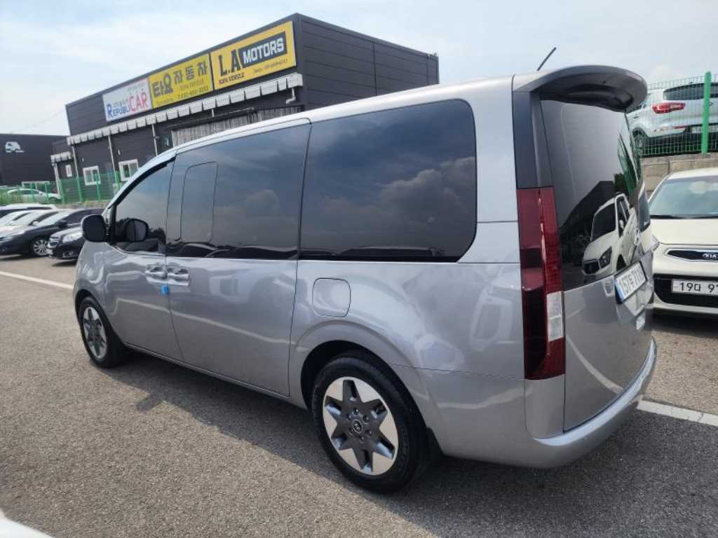 HYUNDAI Staria - Vista 4