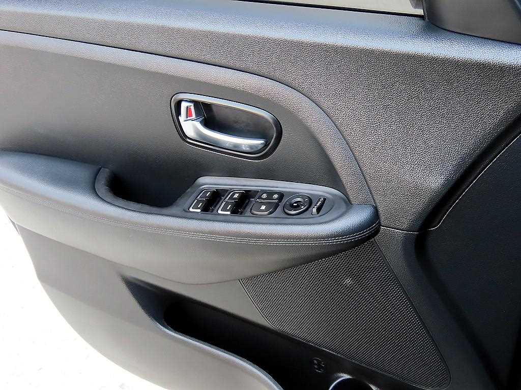 KIA Carens 2016 Negro - Importación desde Corea - HF Imports Iquique - Foto 13