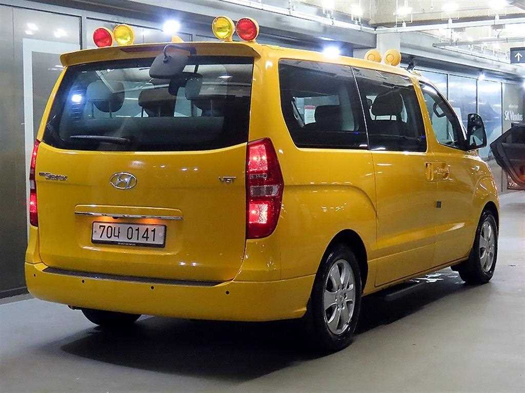 HYUNDAI Starex - Vista 6