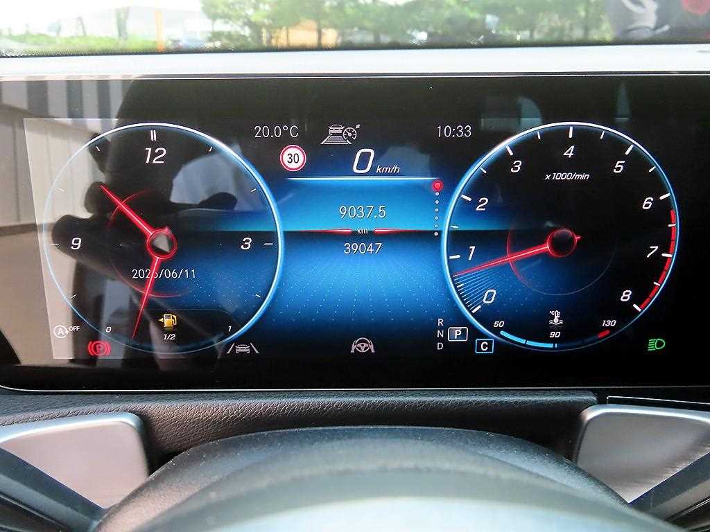 Mercedes Benz GLB Class - Vista 11