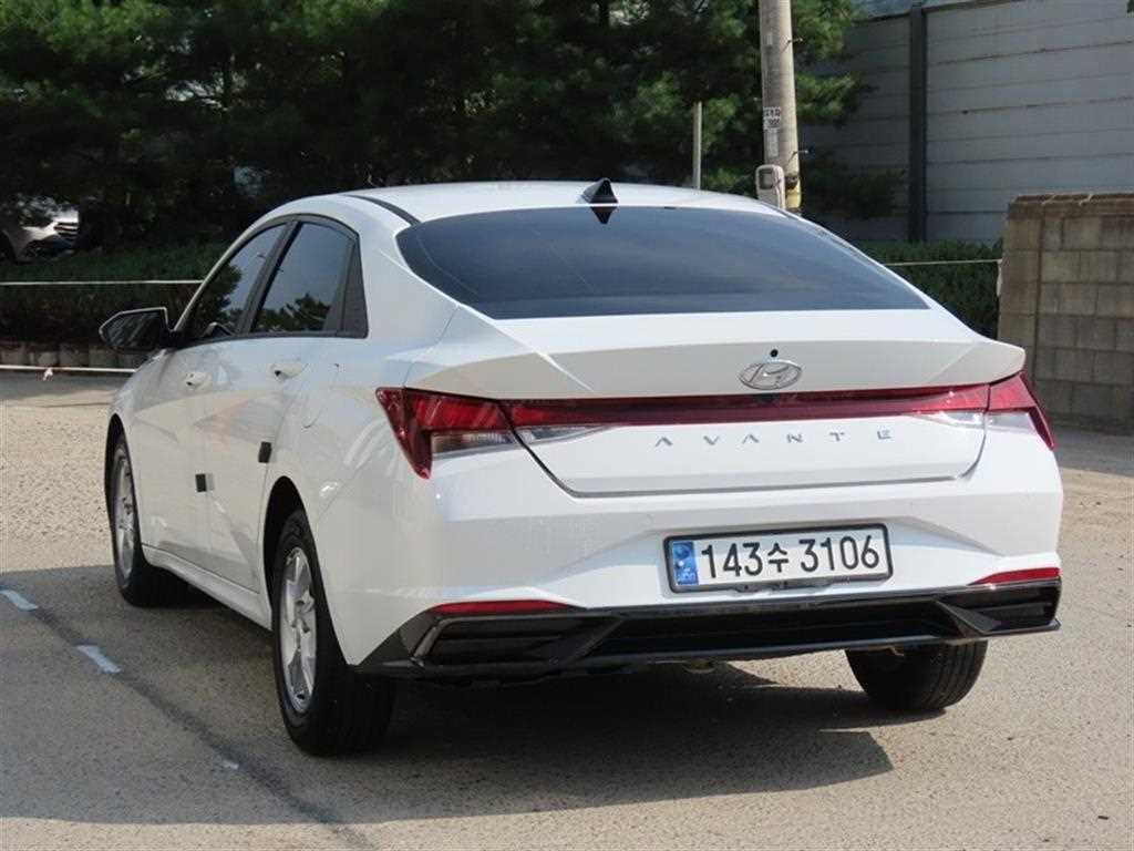 HYUNDAI Avante - Vista 3