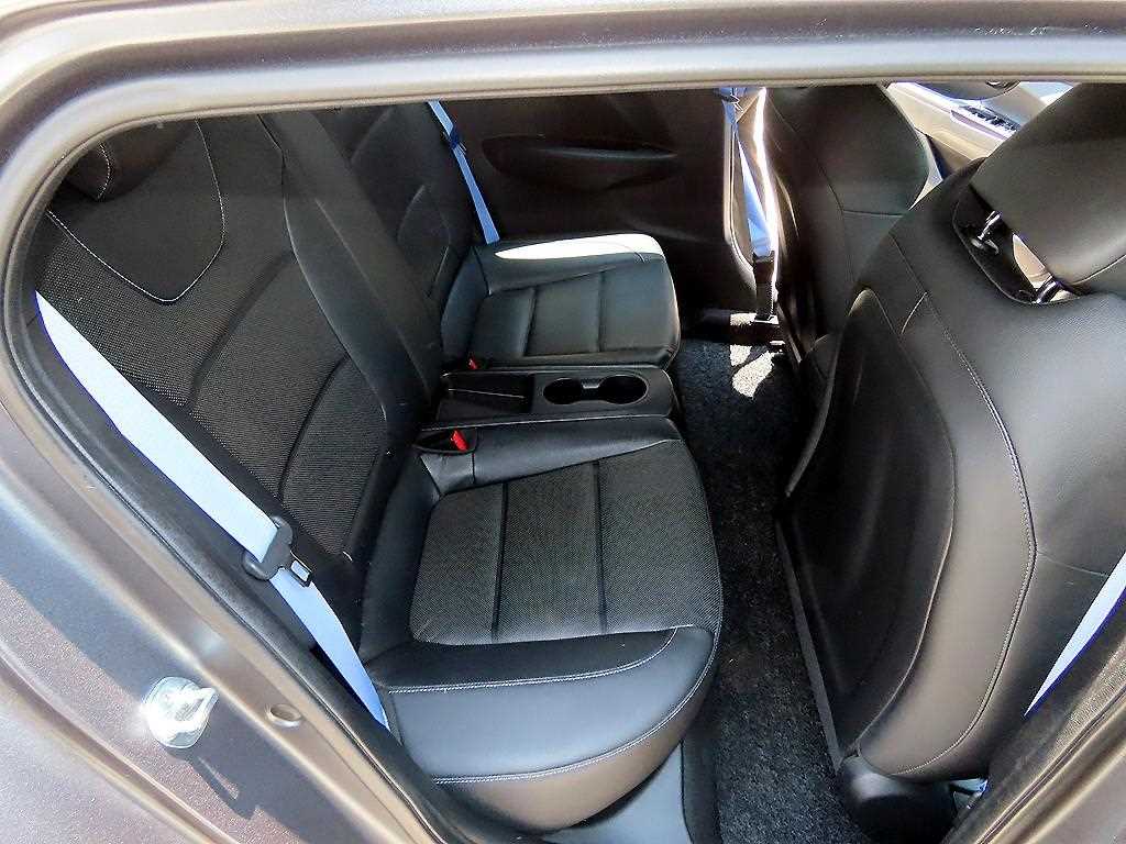 HYUNDAI Veloster - Vista 6