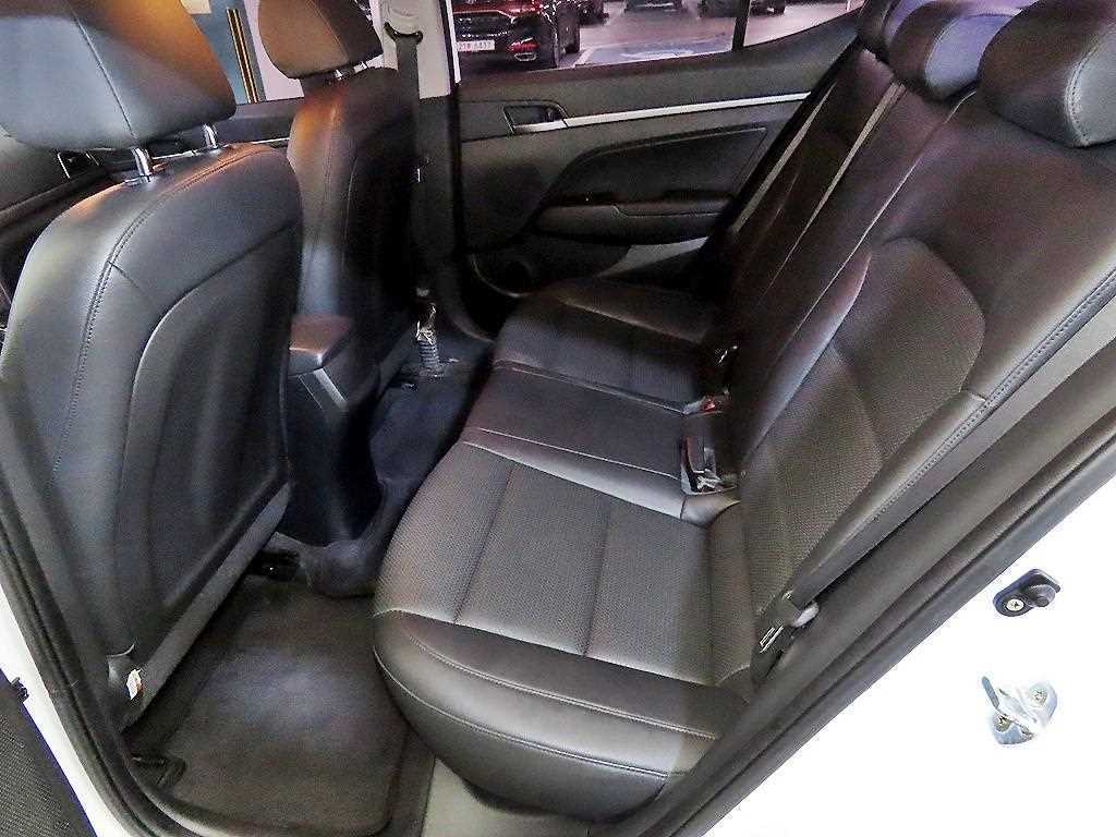 HYUNDAI Avante - Vista 7