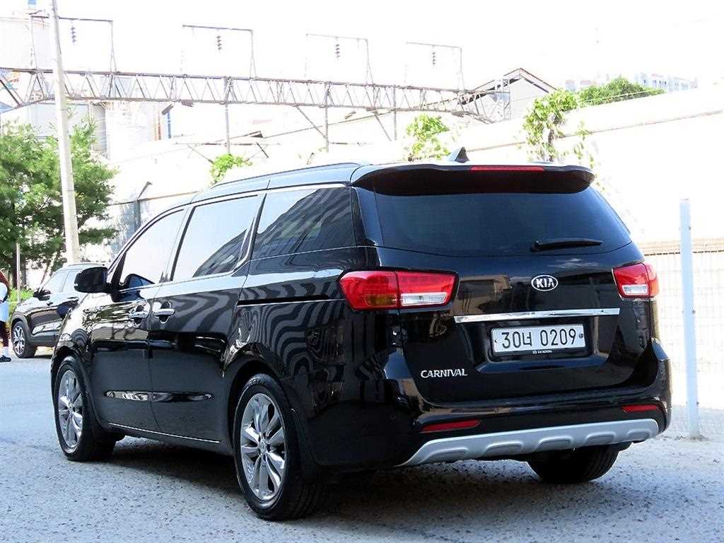 KIA Carnival - Vista 3