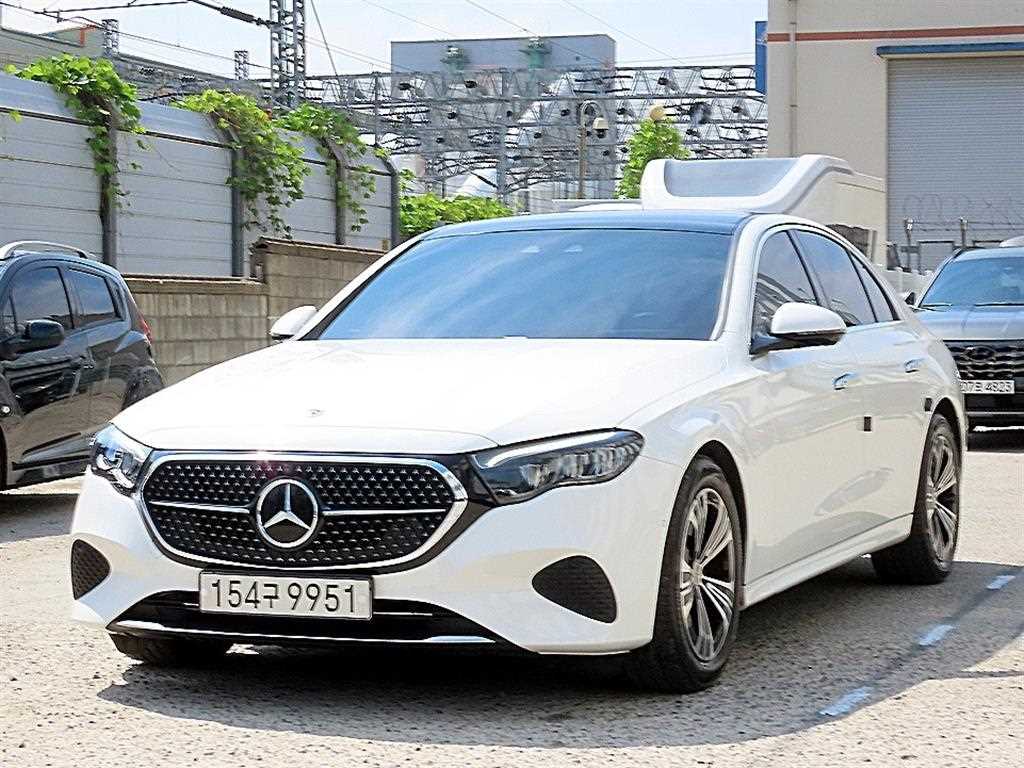 Mercedes Benz E class - Vista 3