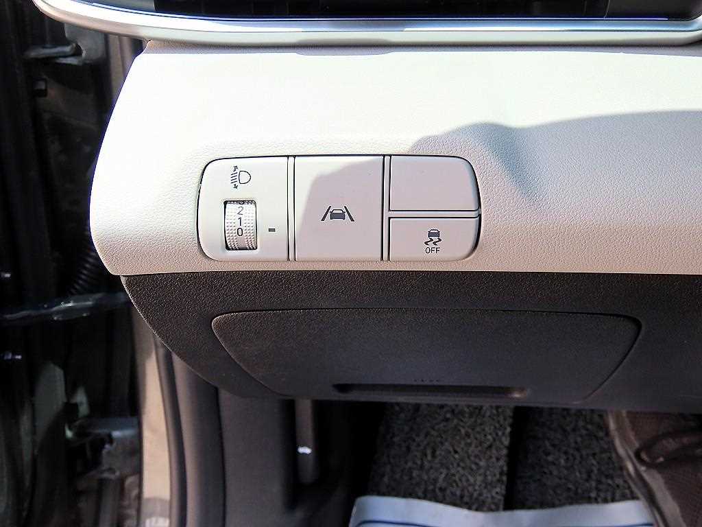 HYUNDAI Avante - Vista 12