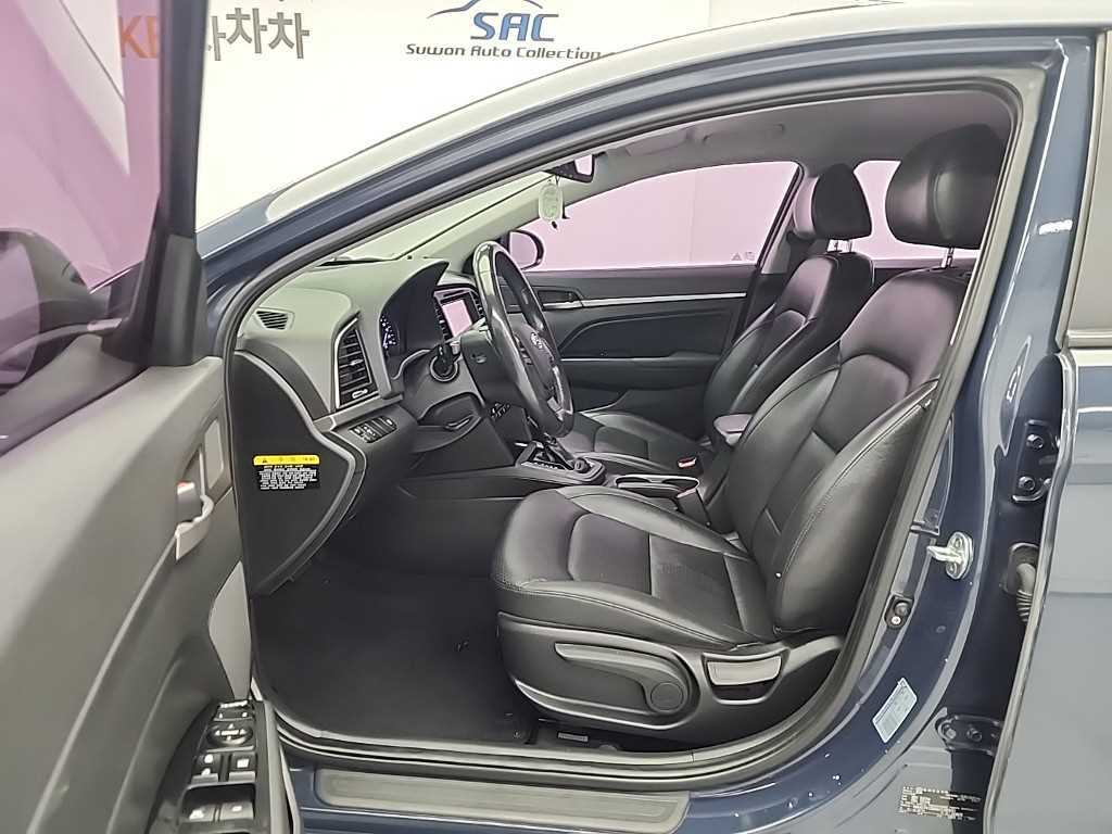 HYUNDAI Avante - Vista 11