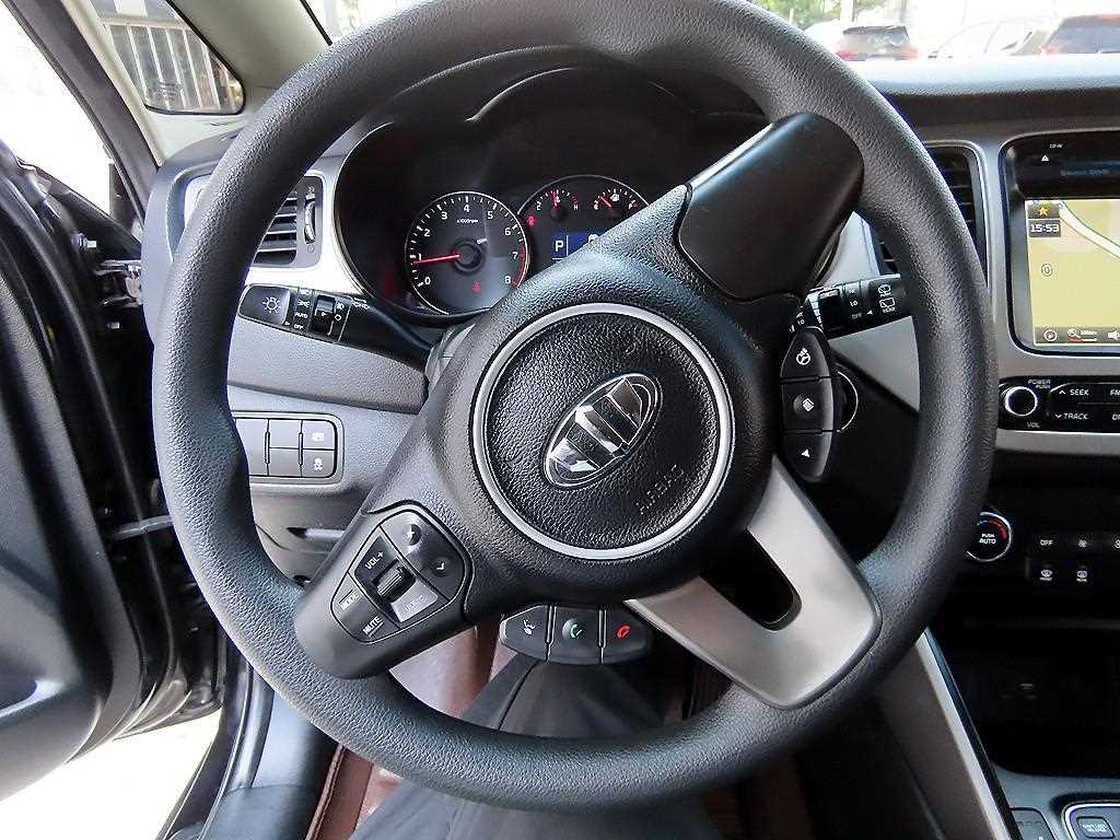 KIA Carens - Vista 10