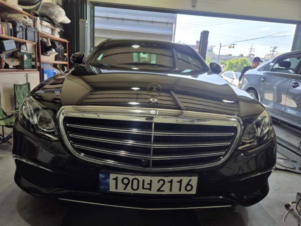 Mercedes Benz E class 2017 Negro - Importación desde Corea - HF Imports Iquique - Foto 1