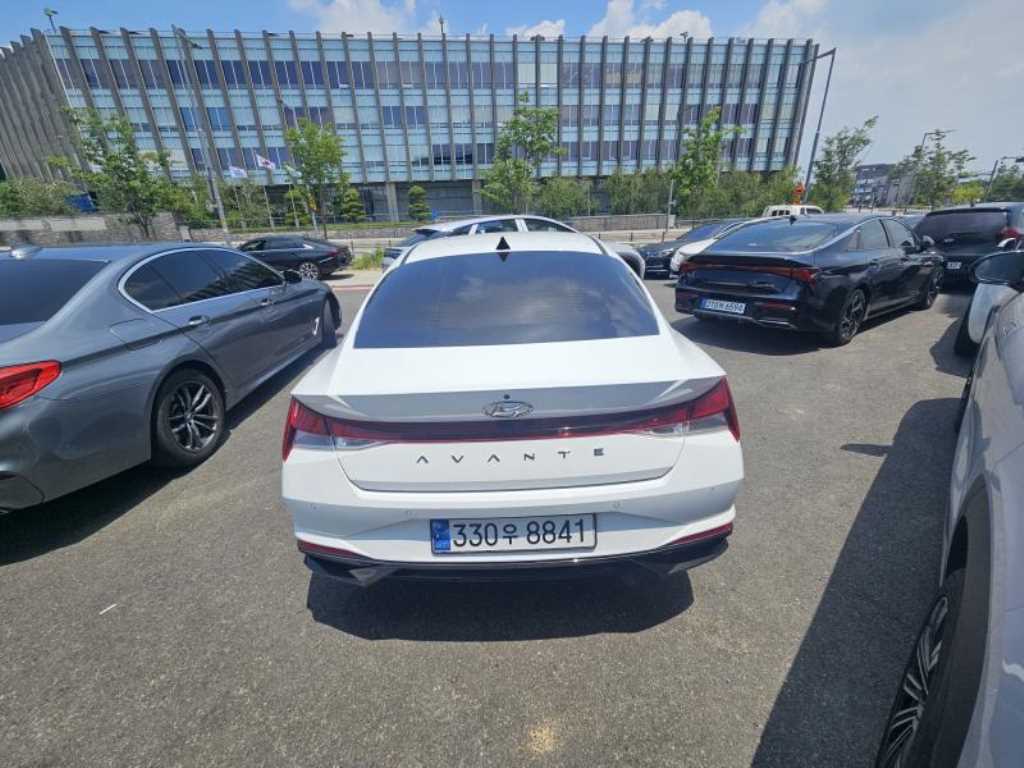 HYUNDAI Avante - Vista 3