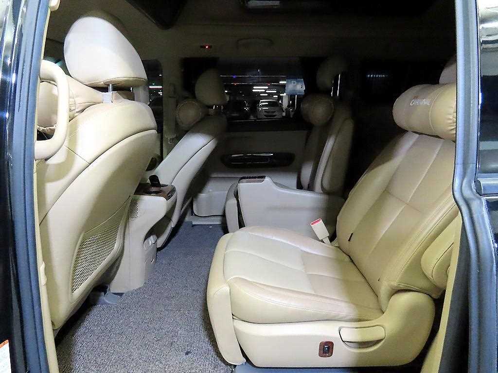 KIA Carnival - Vista 9