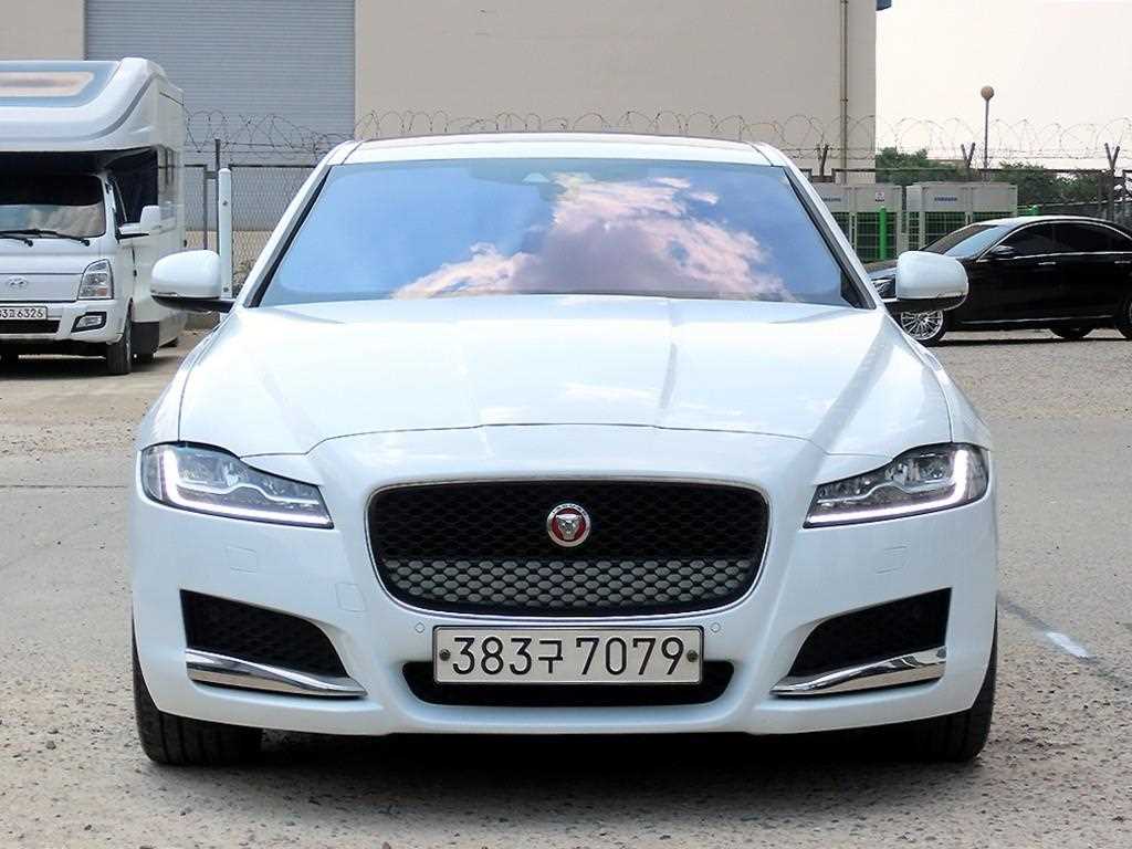 Jaguar XF 2019 Blanco - Importación desde Corea - HF Imports Iquique - Foto 1