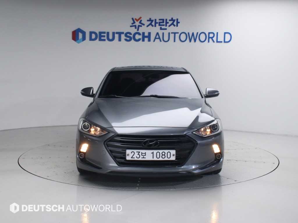 HYUNDAI Avante - Vista 3