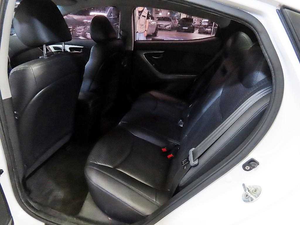 HYUNDAI Avante - Vista 7