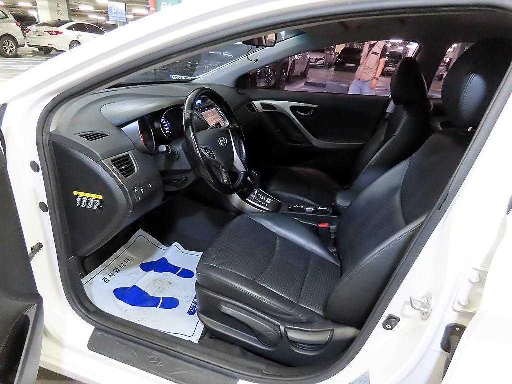 HYUNDAI Avante - Vista 6