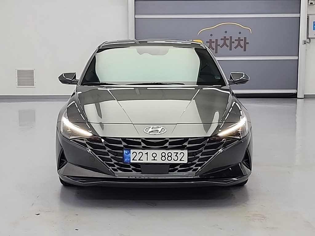 HYUNDAI Avante - Vista 2