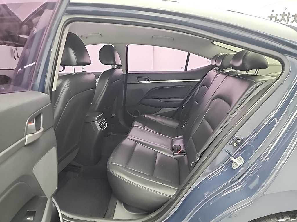 HYUNDAI Avante - Vista 12