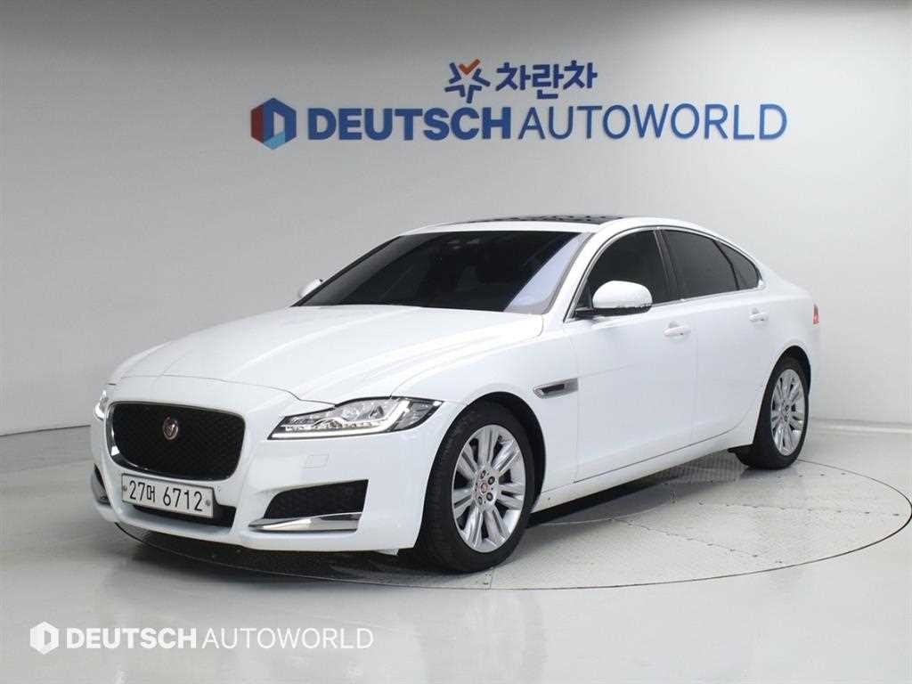 Jaguar XF - Vista 2
