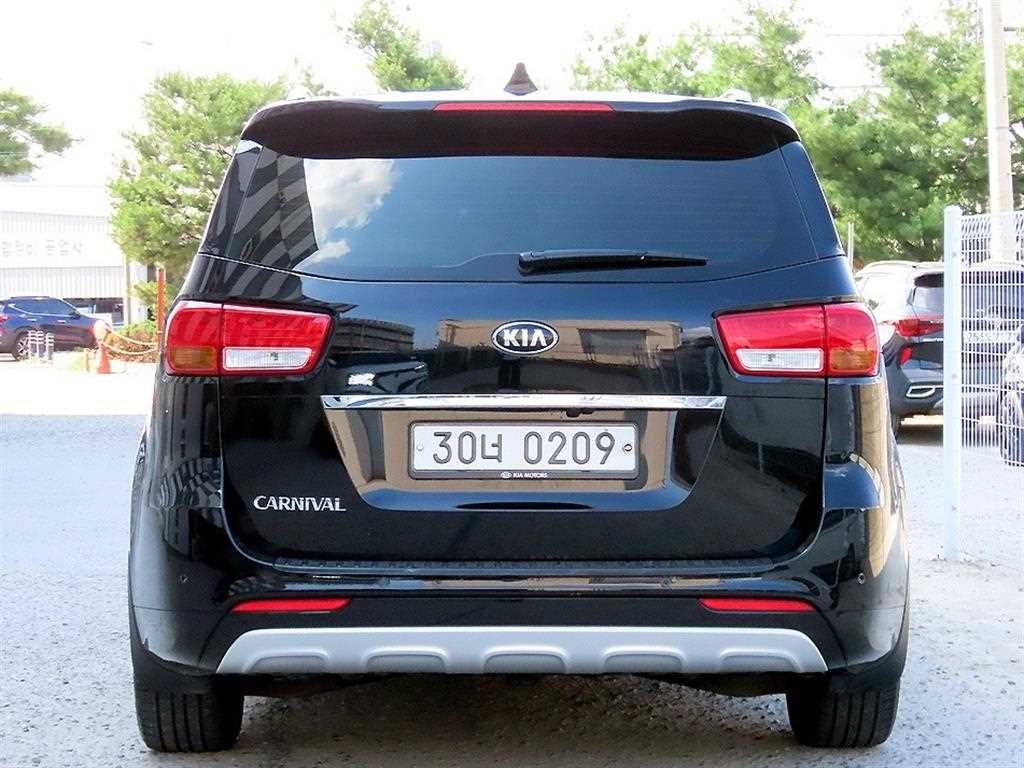 KIA Carnival - Vista 6