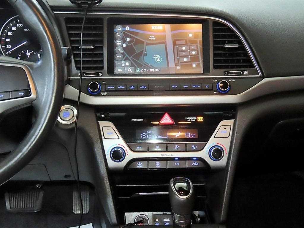 HYUNDAI Avante - Vista 11
