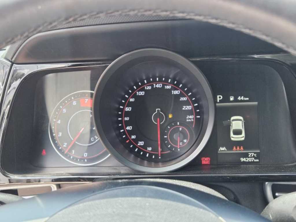 HYUNDAI Avante - Vista 10