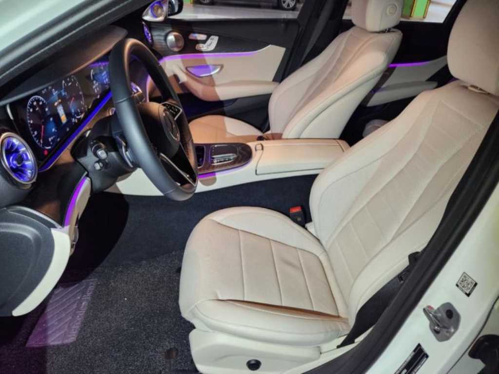 Mercedes Benz E class - Vista 12
