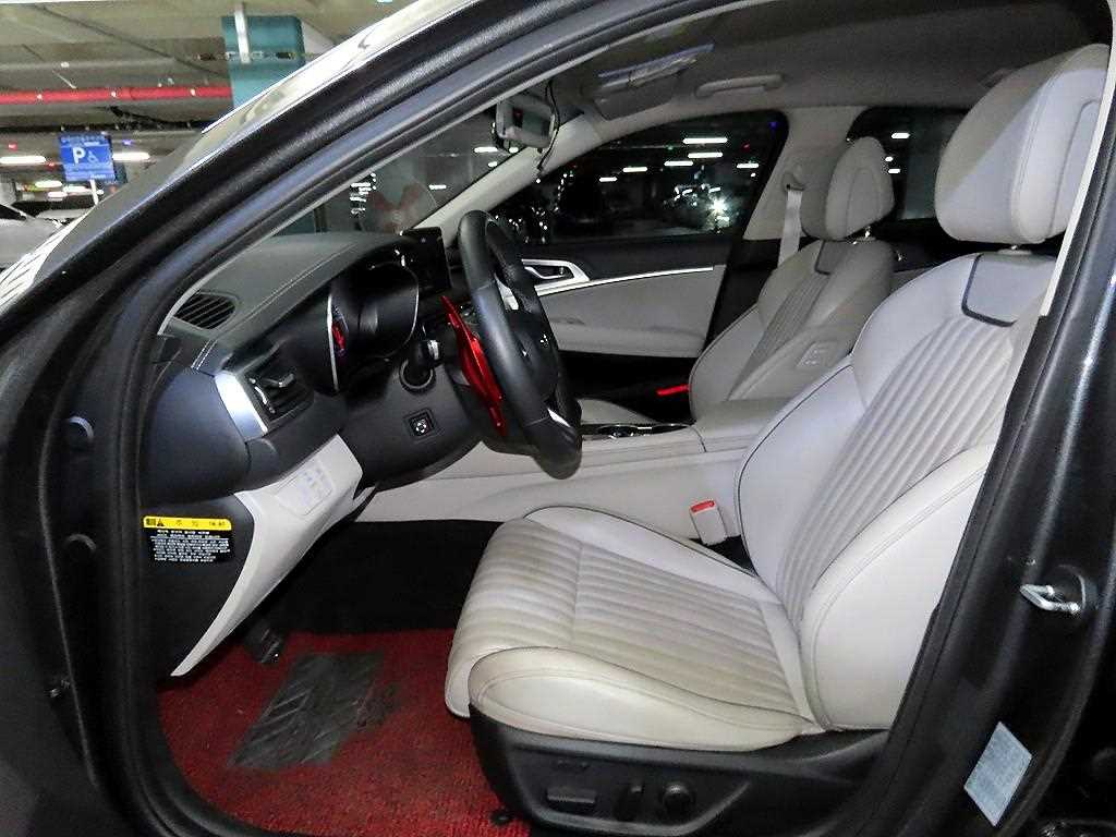 Genesis G70 - Vista 6