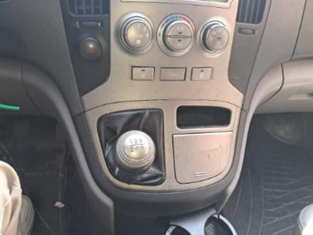 HYUNDAI Starex 2011 Plateado - Importación desde Corea - HF Imports Iquique - Foto 13