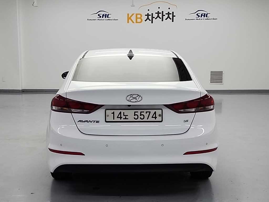 HYUNDAI Avante - Vista 3