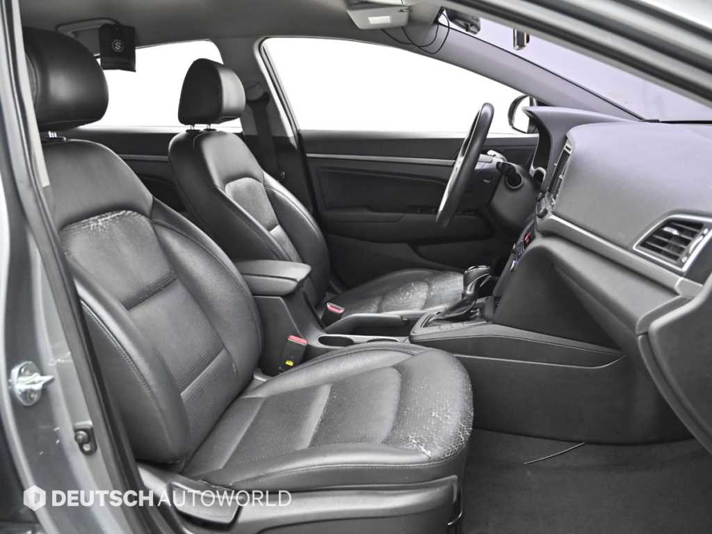HYUNDAI Avante - Vista 10