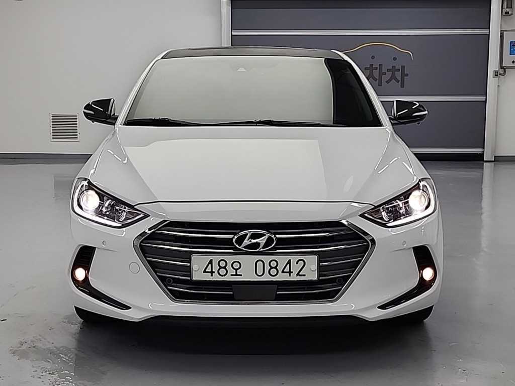 HYUNDAI Avante - Vista 2