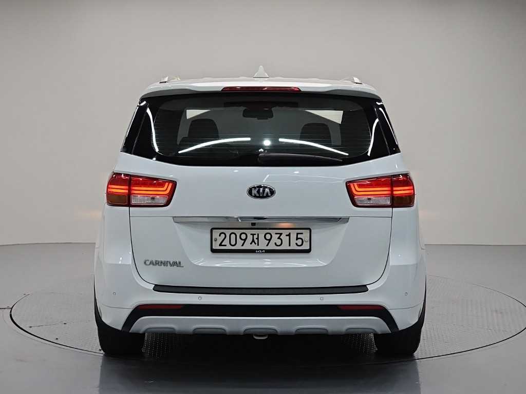 KIA Carnival - Vista 3
