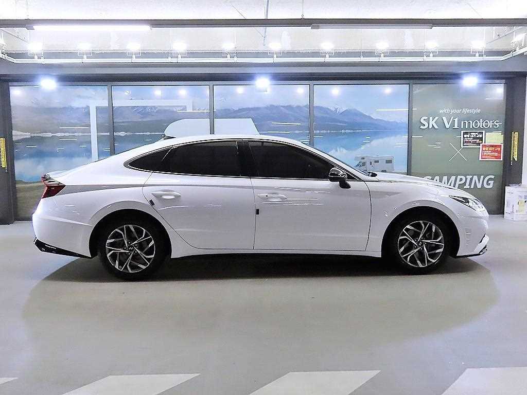 HYUNDAI Sonata - Vista 3