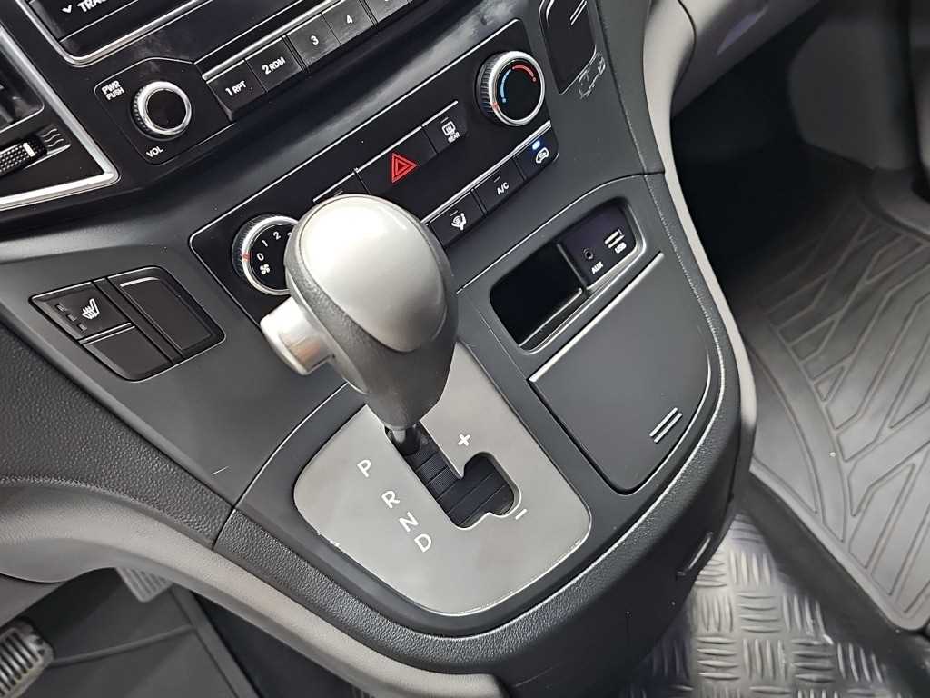 HYUNDAI Starex - Vista 10