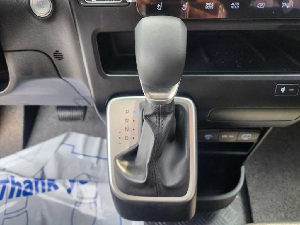 HYUNDAI Staria - Vista 9